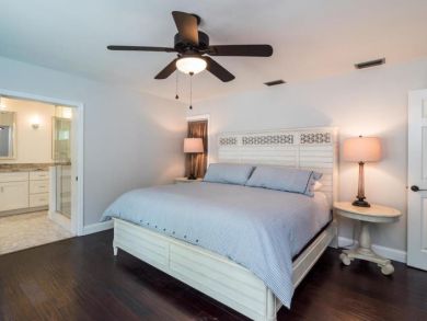 Holmes Beach Charming Vacation Cottage